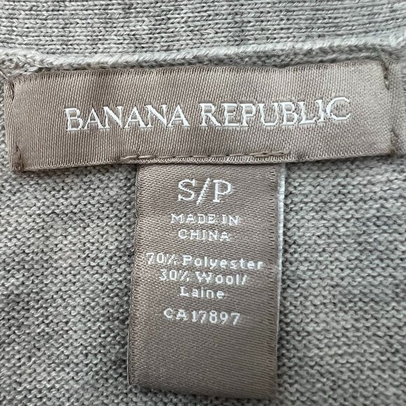 🐚Banana Republic light  grey carding Sz S Details on pocket* V-Neck*  Min… - Picture 5 of 10